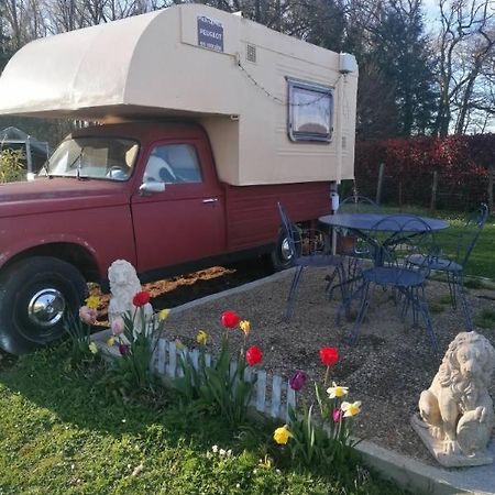 Hotel Le Pick Up 403 Vintage Oradour-sur-Glane Exteriér fotografie