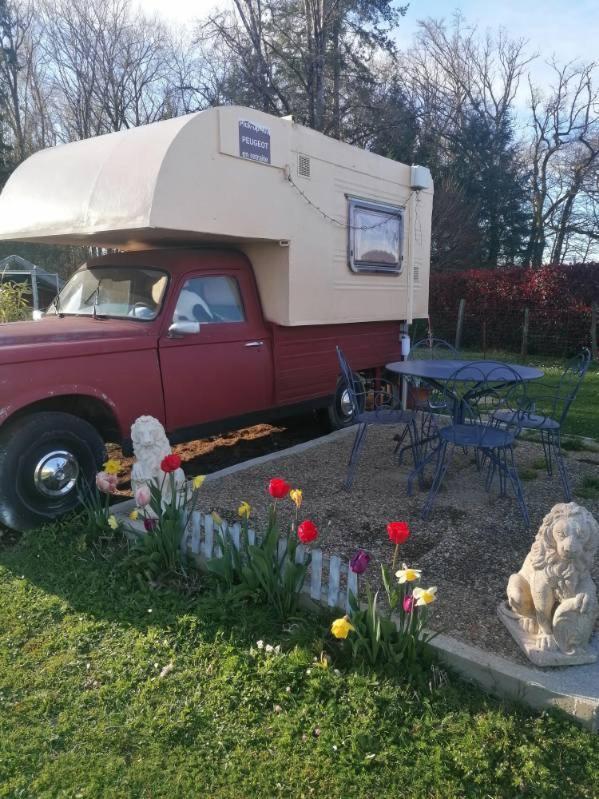 Hotel Le Pick Up 403 Vintage Oradour-sur-Glane Exteriér fotografie